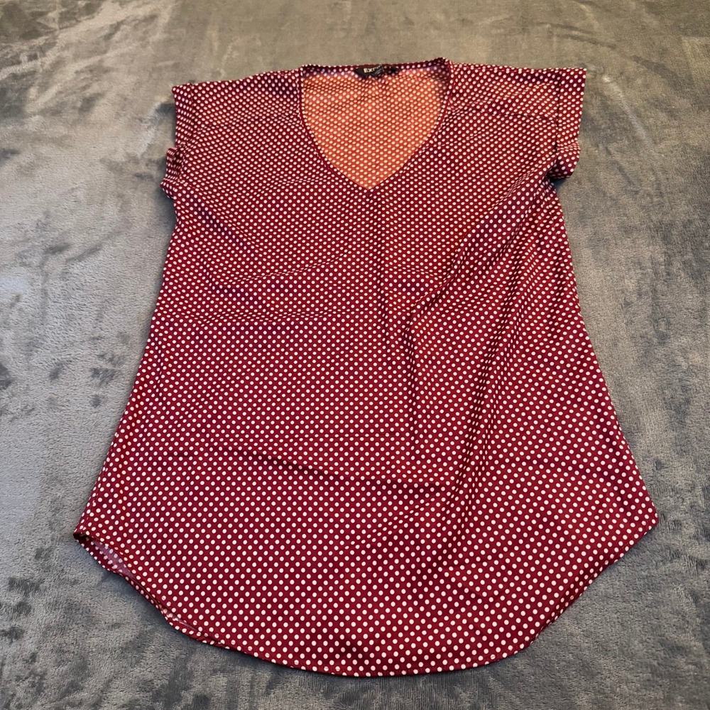 Express Polka Dot V Neck Blouse Womens Extra Small Burgundy Stretch Cap Sleeve